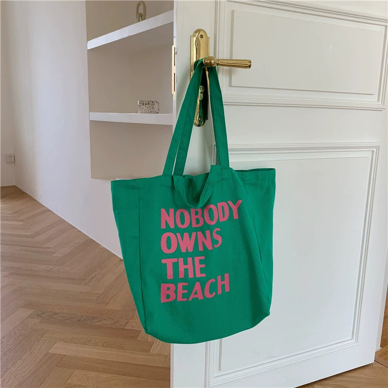 "NOBODY ONWS THE BEACH" Tote Bag