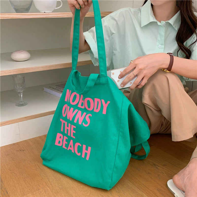 "NOBODY ONWS THE BEACH" Tote Bag