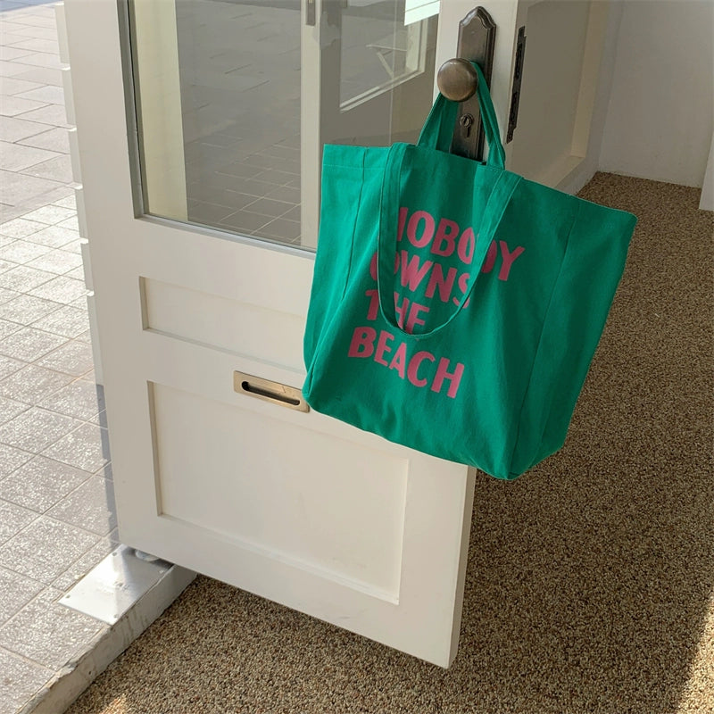 "NOBODY ONWS THE BEACH" Tote Bag