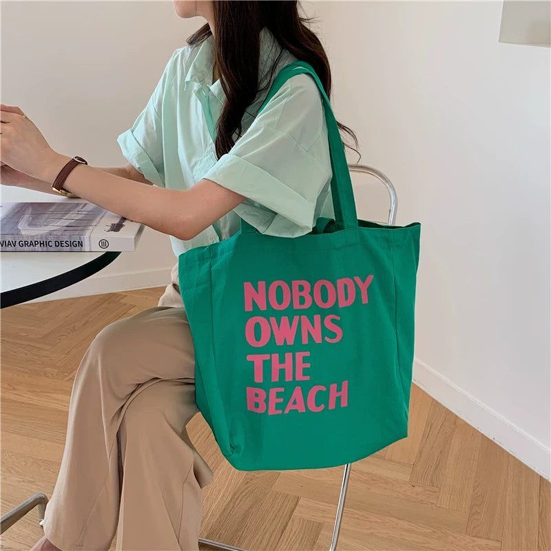 "NOBODY ONWS THE BEACH" Tote Bag